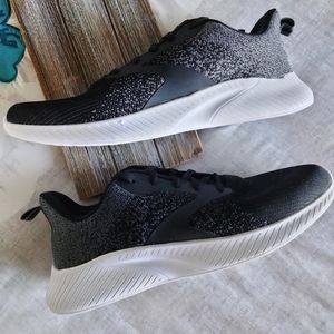 Athletic Works Men's Sneakers •